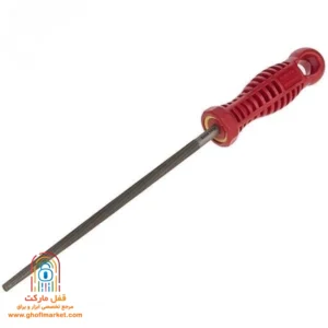 سوهان نیم گرد در حال پرداخت سطح منحنی چوبی